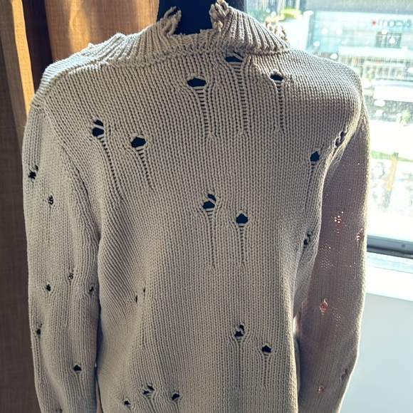 Zara Sweater with rips EUC M - Picture 4 of 4